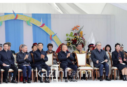​Президент Нұрсұлтан Назарбаев Астанада халықтық серуенге қатысуда