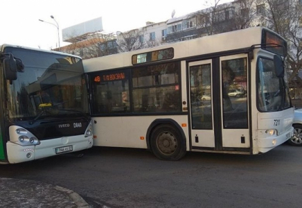 Нұр-Сұлтанда тағы 2 автобус соқтығысты