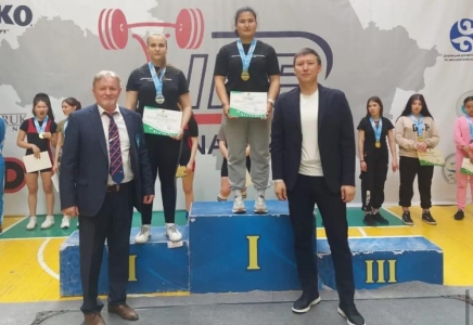 Түркістандық спортшылар пауэрлифтингтен ел чемпионы атанды