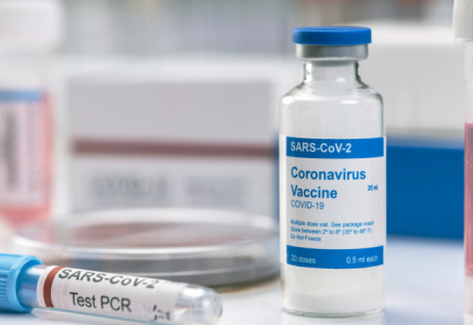 COVID-19-ға қарсы ұлыбританиялық вакцинаны сынақтан өткізу кері әсер байқалғандықтан тоқтатылды