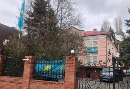 Украинадағы елшілік қызметкерлері қауіпсіз жерге көшірілді – ҚР СІМ