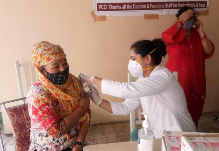 Үндістандағы рекордтық көрсеткіш: бір күнде 8,4 млн адамға вакцина салынды