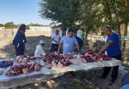 Түркістандық азамат ірі қара мал сойып, етін мұқтаждарға таратып берді