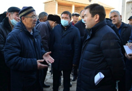 ШЫМКЕНТ: Қала әкімі Қызылжар тұрғын алабының тұрғындарымен жүздесті