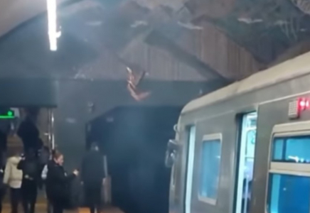 Алматы метросынан шыққан түтін жолаушылардың үрейін ұшырды (видео)