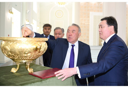 Нұрсұлтан Назарбаев елордада бой көтерген жаңа мешітке барды  