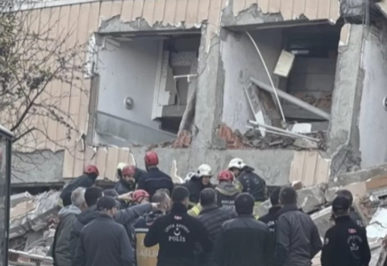 Түркияда 7 қабатты ғимарат опырылып түсті Түркияда 7 қабатты ғимарат опырылып түсті