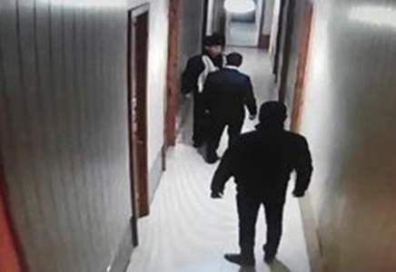 Қызметкерін тепкен Арқалық қаласының полиция бастығы қызметінен шеттетілді  
