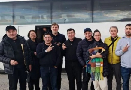 Қазақстандықтар мінген алғашқы автобус Украина шекарасынан өтті