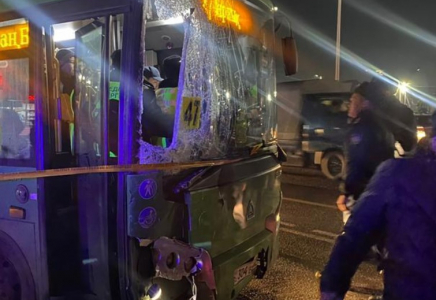 «Балаларына не дейміз?»: Алматыда автобус қағып өлтірген ерлі-зайыптылар жерленді  
