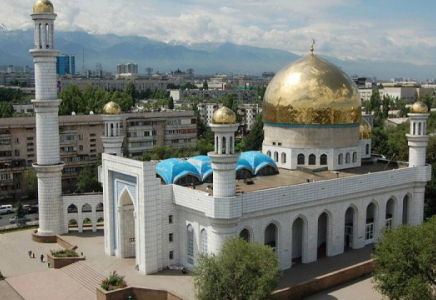 Алматыдағы орталық мешіт 1000 баланы мектепке әзірлеуге жәрдем бермек  