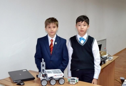 ​Павлодар облысының оқушылары планеталардың бетін бұрғылайтын робот ойлап тапты
