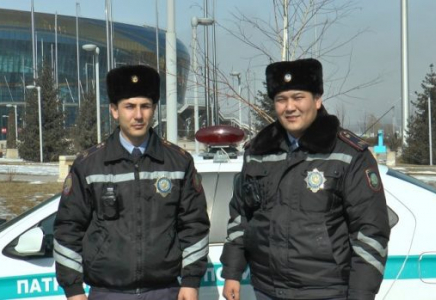 Алматы полициясы толғатқан әйелді перзентханаға жедел жеткізді  