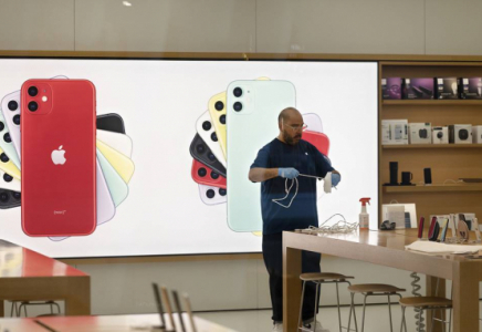 Apple компаниясы iPhone сатылымын екі данаға дейін шектеді 