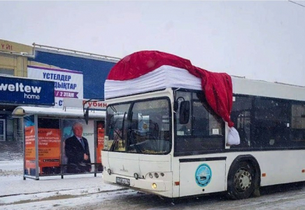 Павлодарда Аяз атаның қалпағын киген автобус жүре бастады