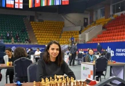 Ирандық шахматшы Алматыдағы әлем чемпионатында хиджабсыз өнер көрсетті