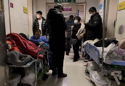 Шанхайда ауруханалар коронавирус жұқтырған науқастарға толған