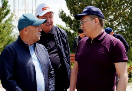 ТҮРКІСТАН: Облыстық мәслихат депутаттары Қазығұртта сенбілікке қатысты