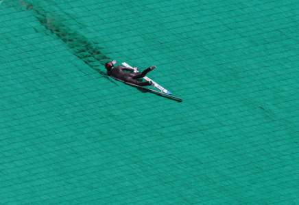 ​Бурабайда спортшы Назарбаевтың көз алдында 125 метр биіктіктен құлады
