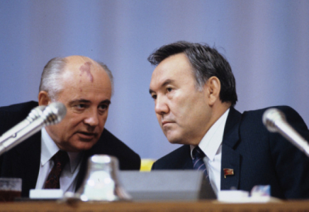 Назарбаев Горбачевты 90 жасымен құттықтады