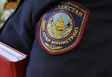  ТҮРКІСТАН: Дәретхананы күзетпеген мұғалімді ұстап әкеткен полицей жұмысынан шеттетілді
