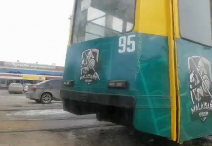 Павлодардың орталығында трамвай рельстен шығып кетті