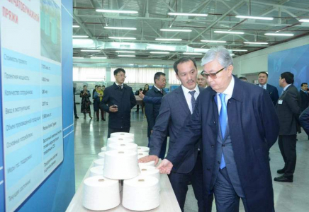 ҚР Президенті Қасым-Жомарт Тоқаев «Азала текстиль» фабрикасын аралады  
