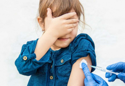 АҚШ-та 6 айдан 5 жасқа дейінгі балаларға Pfizer вакцинасын салмақ