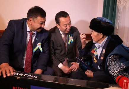 Түркістан облысында 102 жастағы майдангерге құрмет көрсетілді 