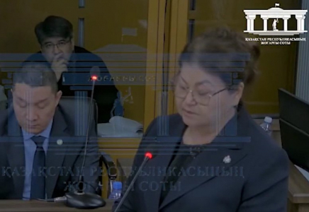 Бишімбаевтың анасының сөзін тыңдап отырған сәті видеоға түсіп қалды