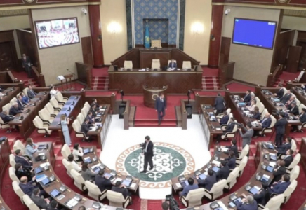 Құрылтай депутаттары ант беруге кірісті