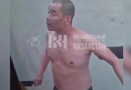 Алматыда фелдшерлерге пышақ ала жүгірген адам изоляторға қамалды
