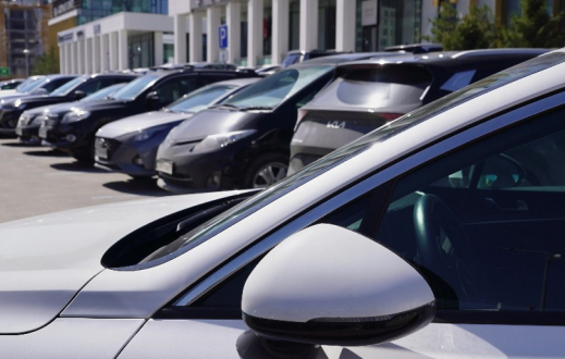 Биылдан бастап 10, 20 жылдық көліктерге салық 30%-ға азаяды