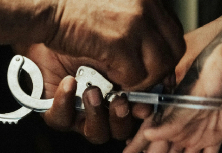 Париждегі метрода бірнеше адамға пышақпен шабуылдаған күдікті бостандыққа шықты