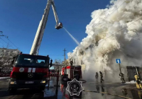 Астанада өрт кезінде үш қабатты ғимараттың шатыры опырылып түсті