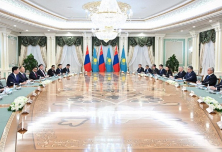 Қазақстан мен Моңғолия президенттері кеңейтілген құрамда келіссөз жүргізді