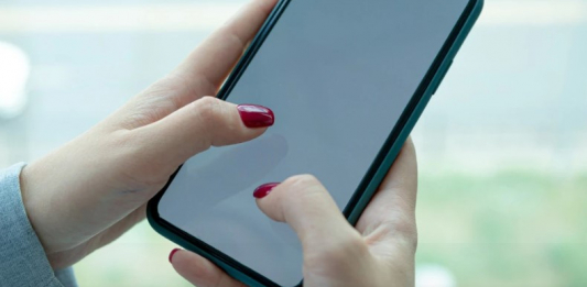 Күйеуінің телефонын тексерген: Жуалыда отбасылық жанжал сотқа жетті 