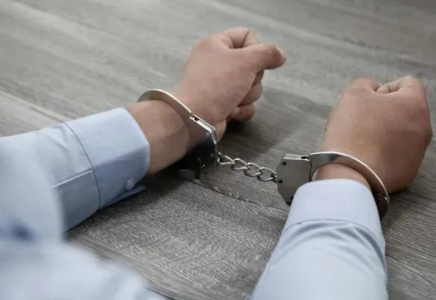 Танымал видеограф кәмелетке толмаған ұл баланы зорлады деген күдікпен ұсталды