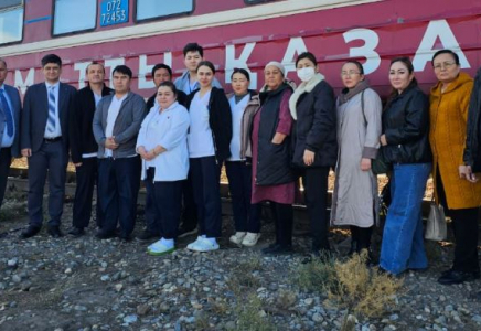 «Саламатты Қазақстан» медициналық пойызы Отырар ауданына келді