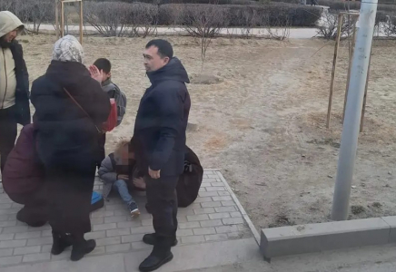 Ақтауда жаяу жүргіншілер өткелінен өтіп бара жатқан баланы көлік қағып кетті