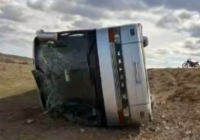 ​Қарағанды облысында вахталық автобус аударылды