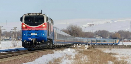 Тамбурда пышақтаған: пойызда әріптесін өлтірген ер адам 9 жылға сотталды