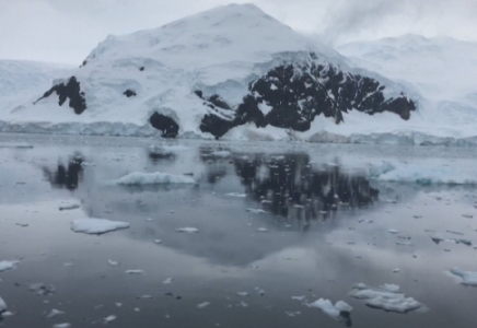 Антарктидада жаңа жауған қардан пластик табылды  