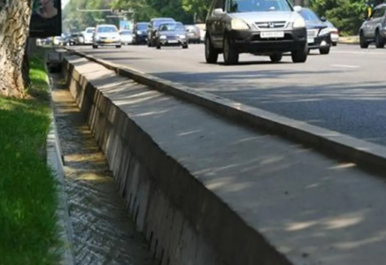 Алматы көшесіндегі арықтан ер адамның мәйіті табылды