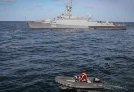 Қазақстан әскерилері суасты мұнай құбырларын салу үшін Каспий теңізін миналардан тазалайды
