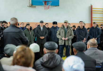 ​ТҰРҒЫНДАР МӘСЕЛЕСІ – БАСТЫ НАЗАРДА: Шымкентте қала әкімі еңбекші және абай аудандарының тұрғындарымен кездесті