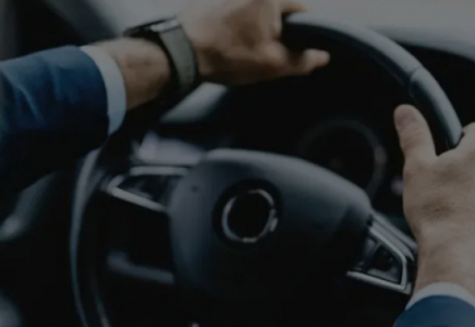 Алматыда автосалон алдында су жаңа көлікті ұрлап әкетті