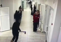 Құлсарыда балтамен сыныптастарына шабуыл жасаған жасөспірім мектепке қайта оралды