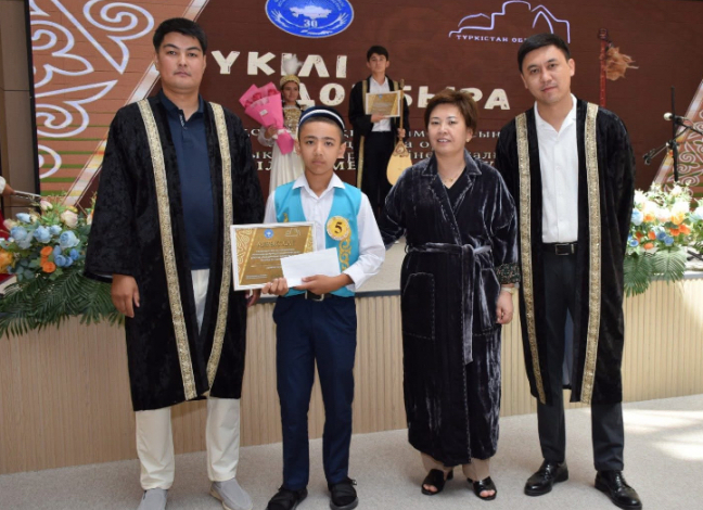 ТҮРКІСТАН: ҚХА-ның 30 жылдығы және Ұлттық домбыра күніне орай «Үкілі домбыра» байқауы өтті