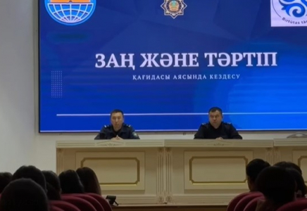 ШЫМКЕНТ: полицейлер оқушыларға қауіпсіздік сабағын өткізді 